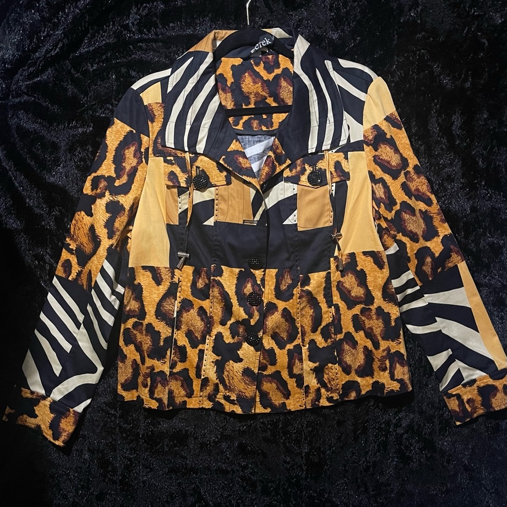Berek Women’s Jacket Size: Large Color: Multicolored: black beige orange tan